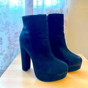Black platform suede boots